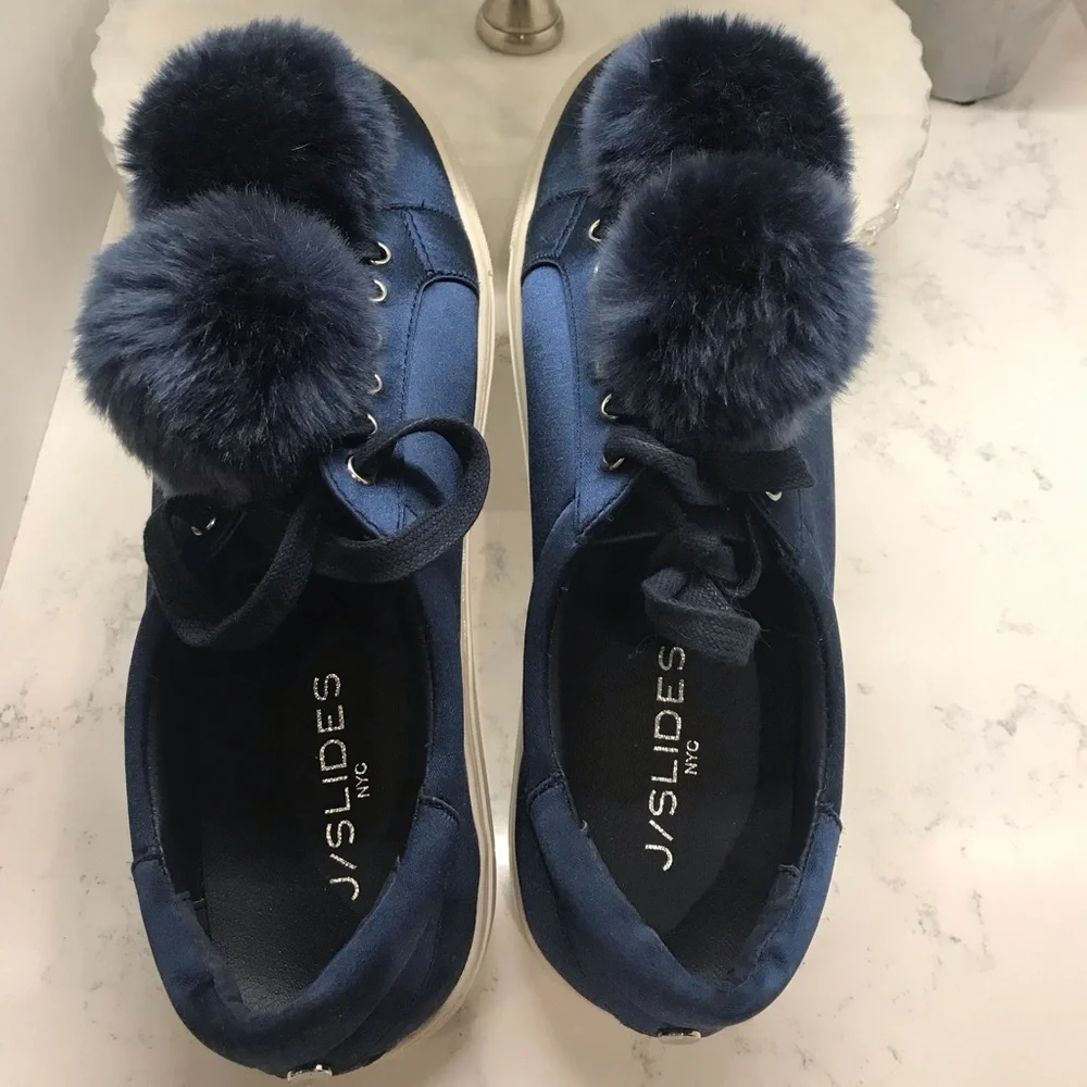 J/Slides NEW Here/Now Kim Genuine Fox Fur Poms
